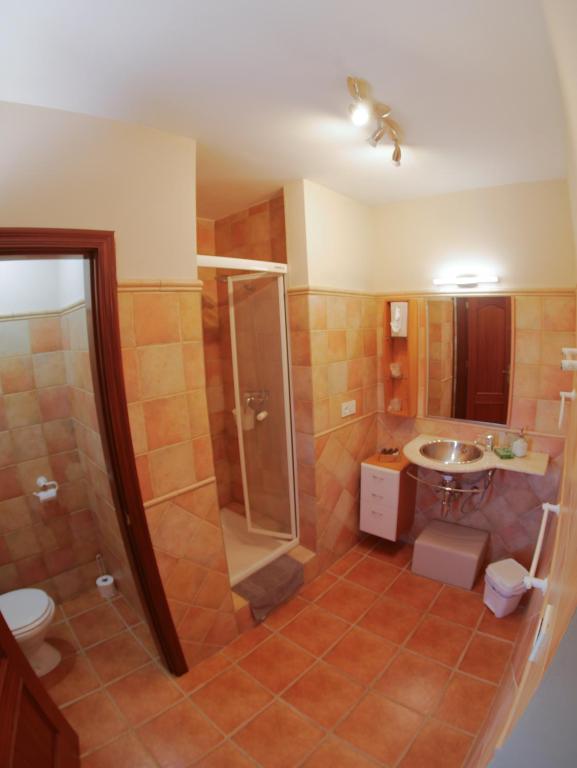 A bathroom at B&B Casa Claví