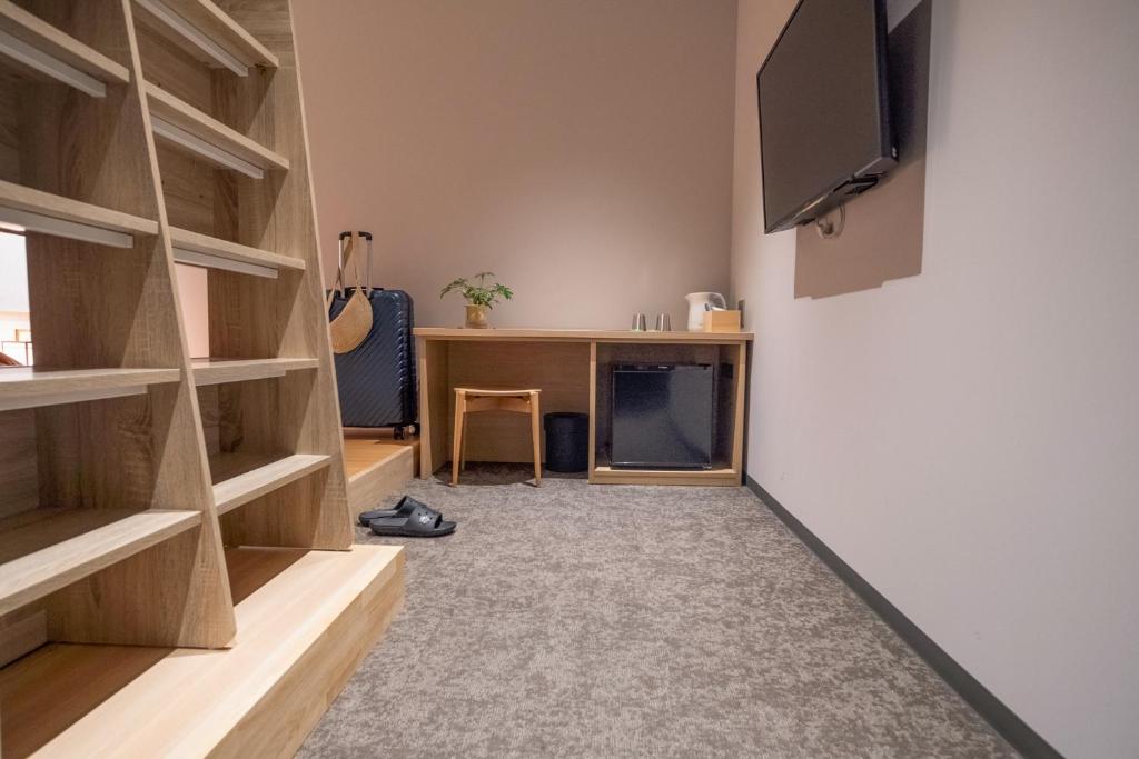 TV a/nebo společenská místnost v ubytování WAYFARER Gojo