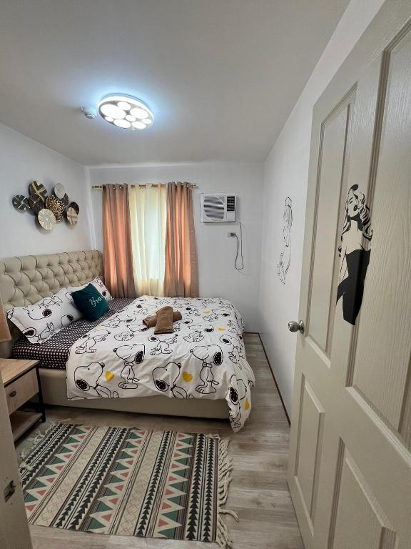 Postel nebo postele na pokoji v ubytování Lan’z cozy 2 bedroom 8 spatial maa