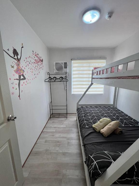 Postel nebo postele na pokoji v ubytování Lan’z cozy 2 bedroom 8 spatial maa