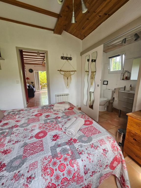 Postel nebo postele na pokoji v ubytování la souquette