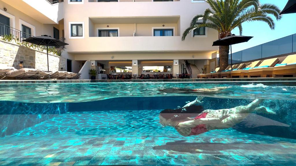 Bazén v ubytování La Stella Suites nebo v jeho okolí