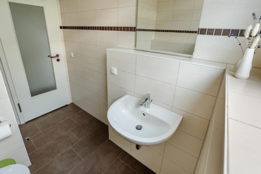 Sonnenschein Hotel & Apartments - Habitación Individual Con Baño Privado Externo