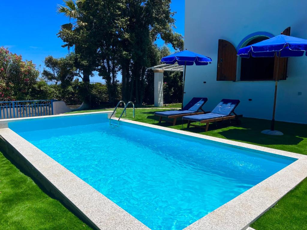 Casale fronte mare a Porto Columbu - Villa sulla spiaggia