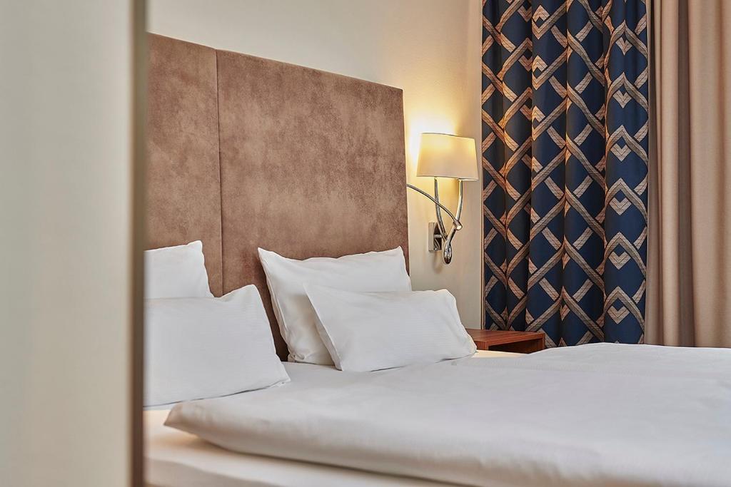 Postel nebo postele na pokoji v ubytování Hotel Hafenspeicher