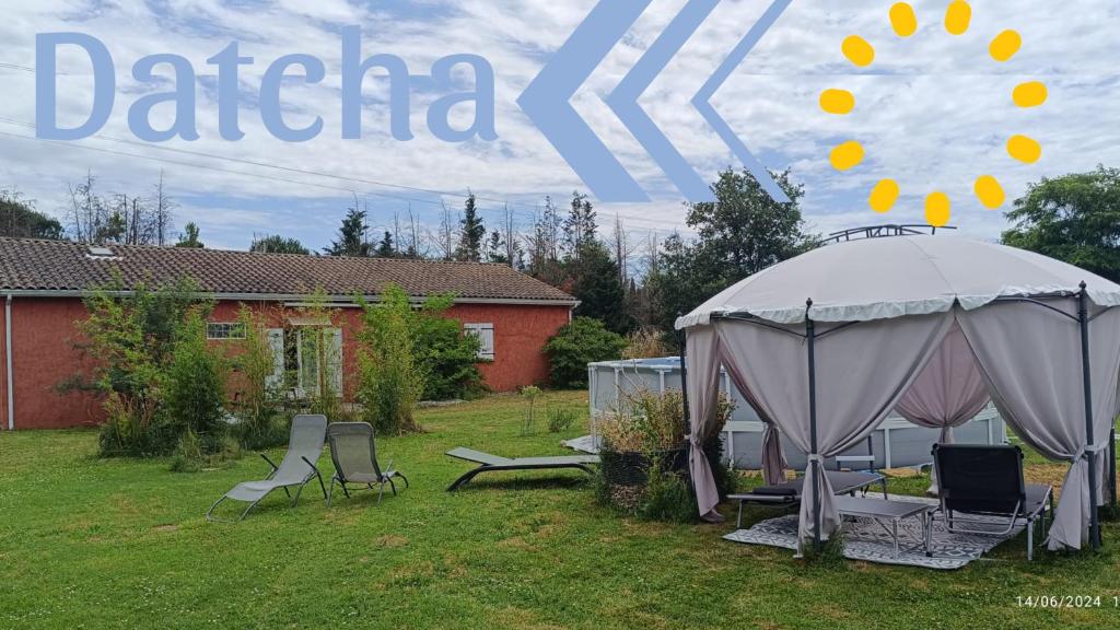 Vonkajšia záhrada v ubytovaní Datcha La Charrette