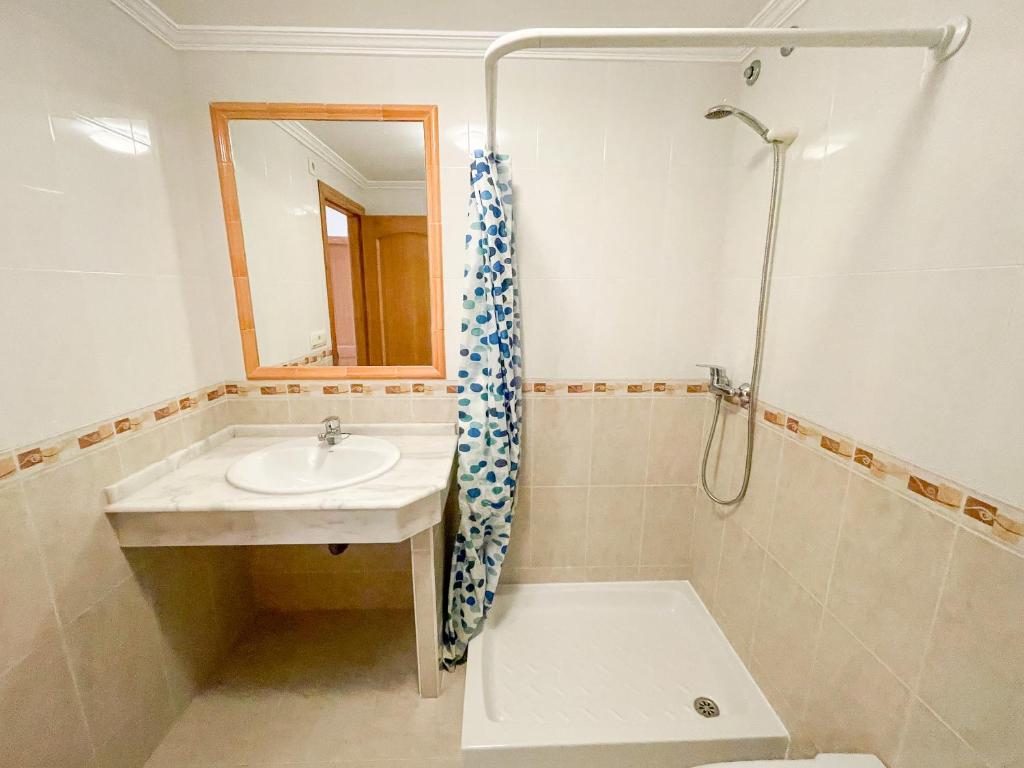 Kúpeľňa v ubytovaní Apartamentos Playa de la Lanzada 3000