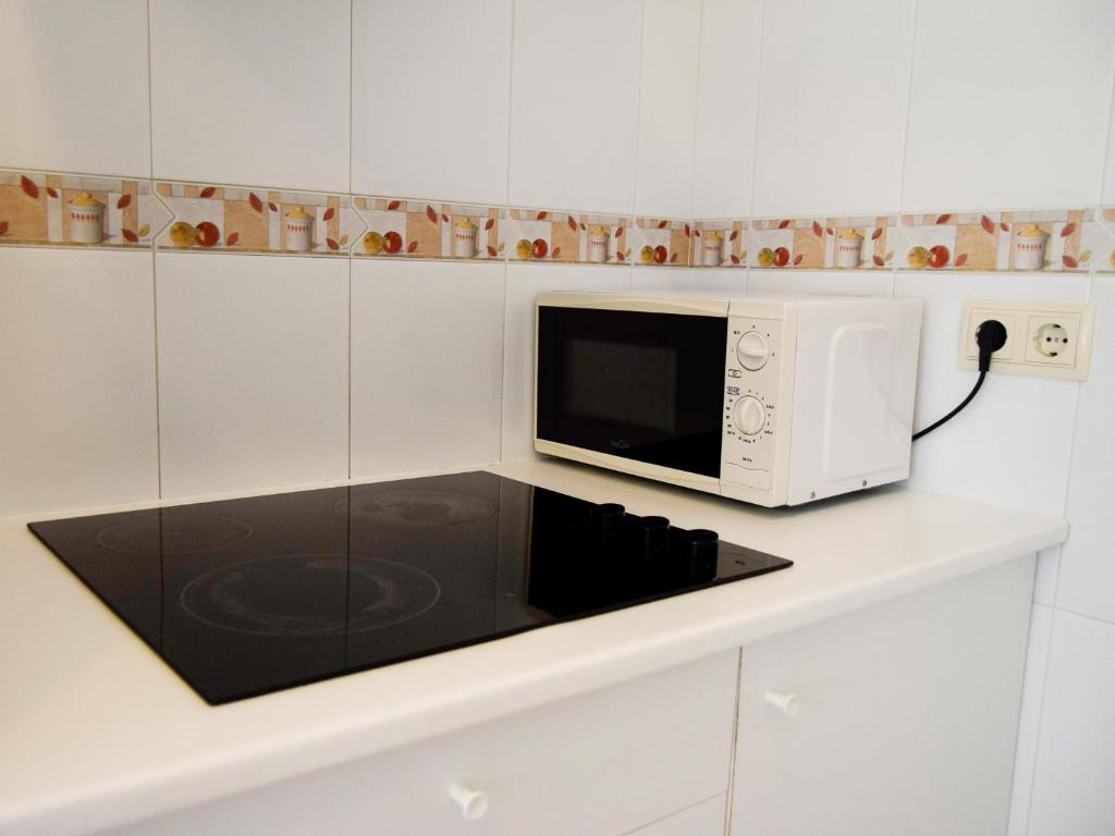 Kuchyňa alebo kuchynka v ubytovaní Apartamentos Playa de la Lanzada 3000