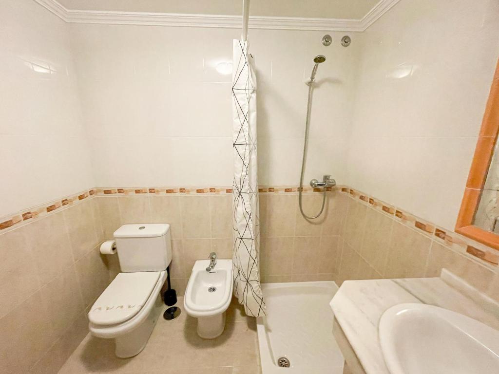 Kúpeľňa v ubytovaní Apartamentos Playa de la Lanzada 3000