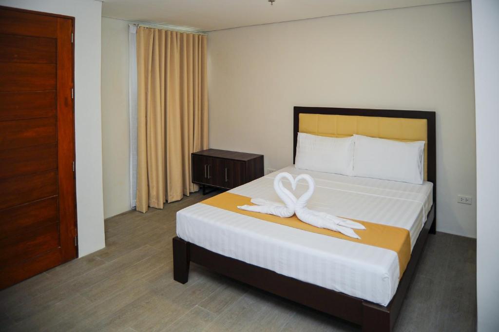 Postel nebo postele na pokoji v ubytování Kaia Isabelle Hotel Puerto Princesa