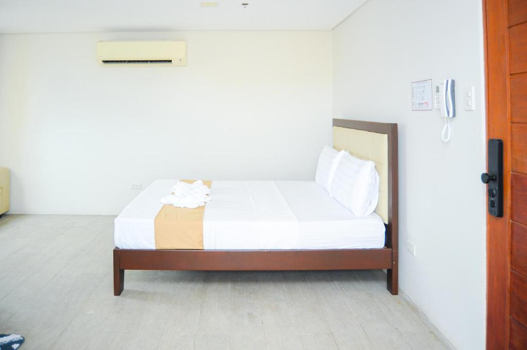 Postel nebo postele na pokoji v ubytování Kaia Isabelle Hotel Puerto Princesa
