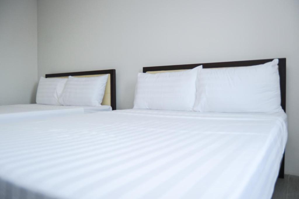 Postel nebo postele na pokoji v ubytování Kaia Isabelle Hotel Puerto Princesa