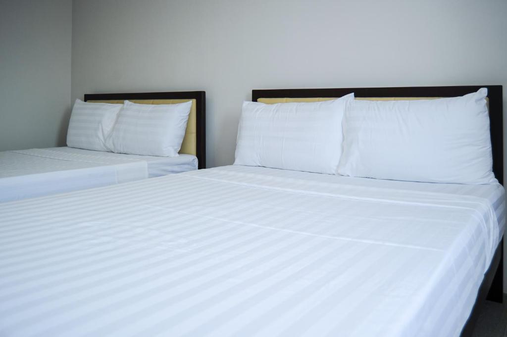 Postel nebo postele na pokoji v ubytování Kaia Isabelle Hotel Puerto Princesa