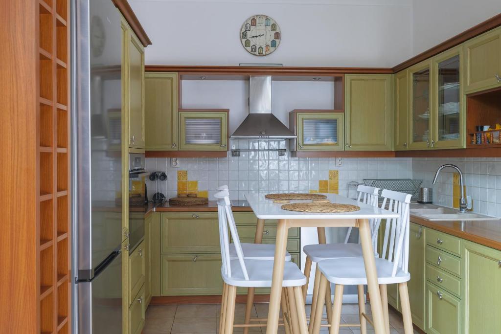 Kuchyň nebo kuchyňský kout v ubytování Stenaki - Apartments in Aegina Town