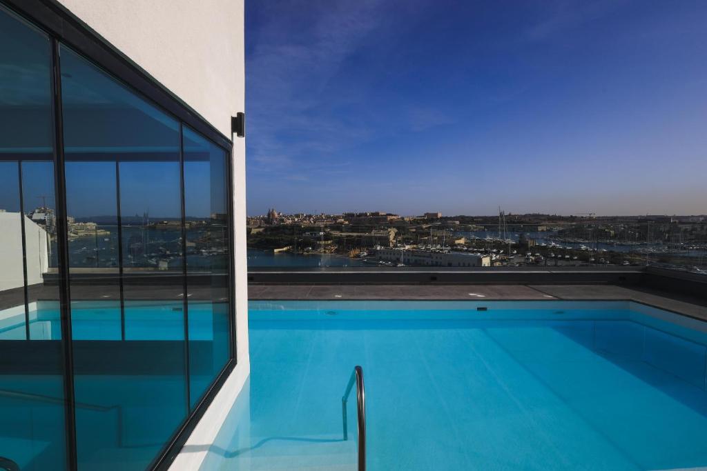 Bazén v ubytování Verdi Gzira Promenade nebo v jeho okolí