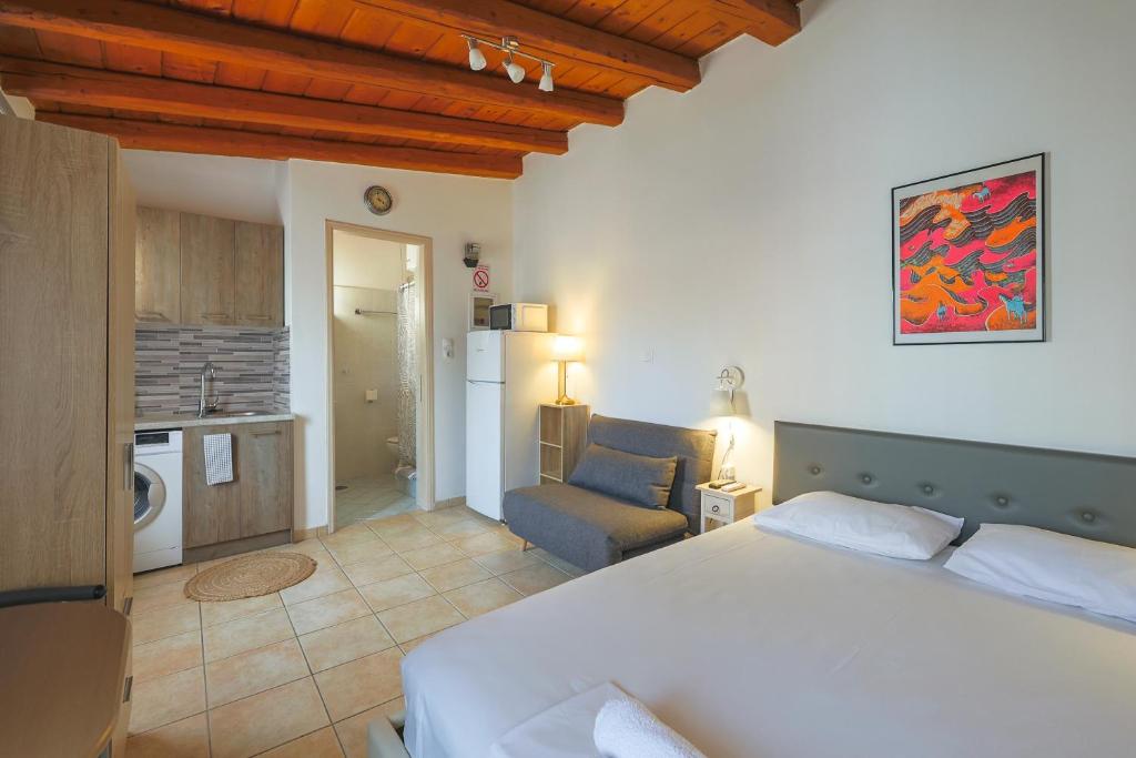 Postel nebo postele na pokoji v ubytování Stenaki - Apartments in Aegina Town