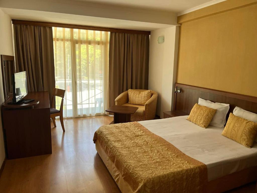Standard Double or Twin Room with Balcony (2 Adults + 1 Child)