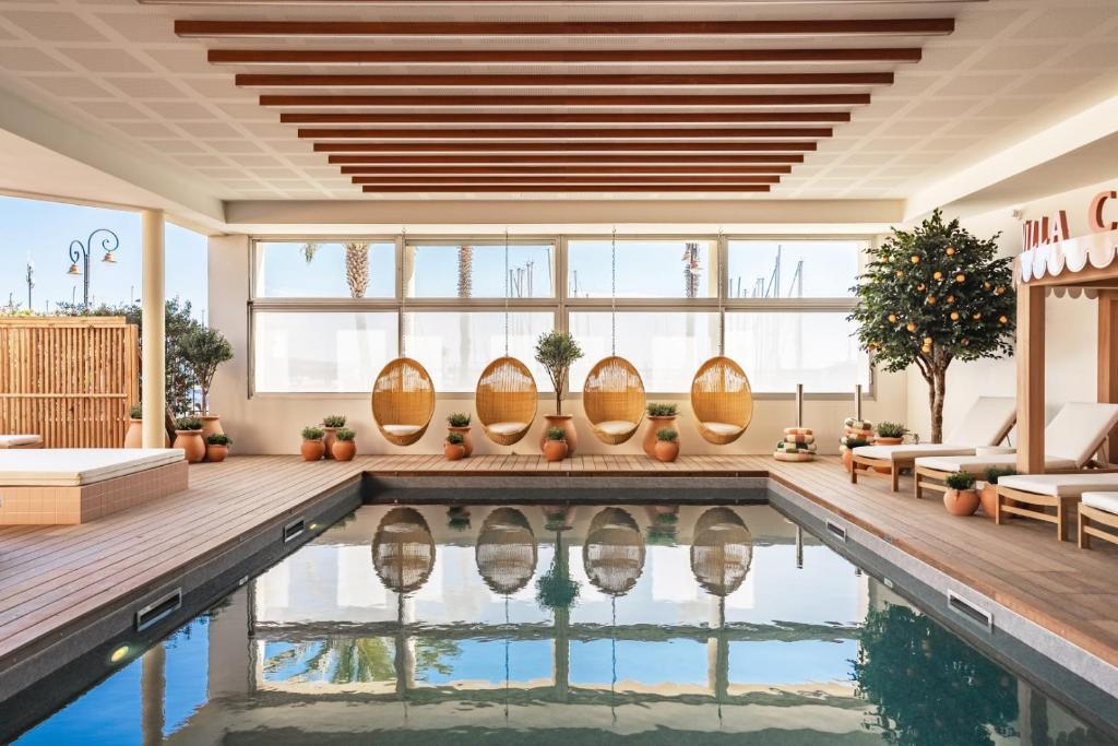 Bazén v ubytování Villa Camille Hotel & Spa nebo v jeho okolí