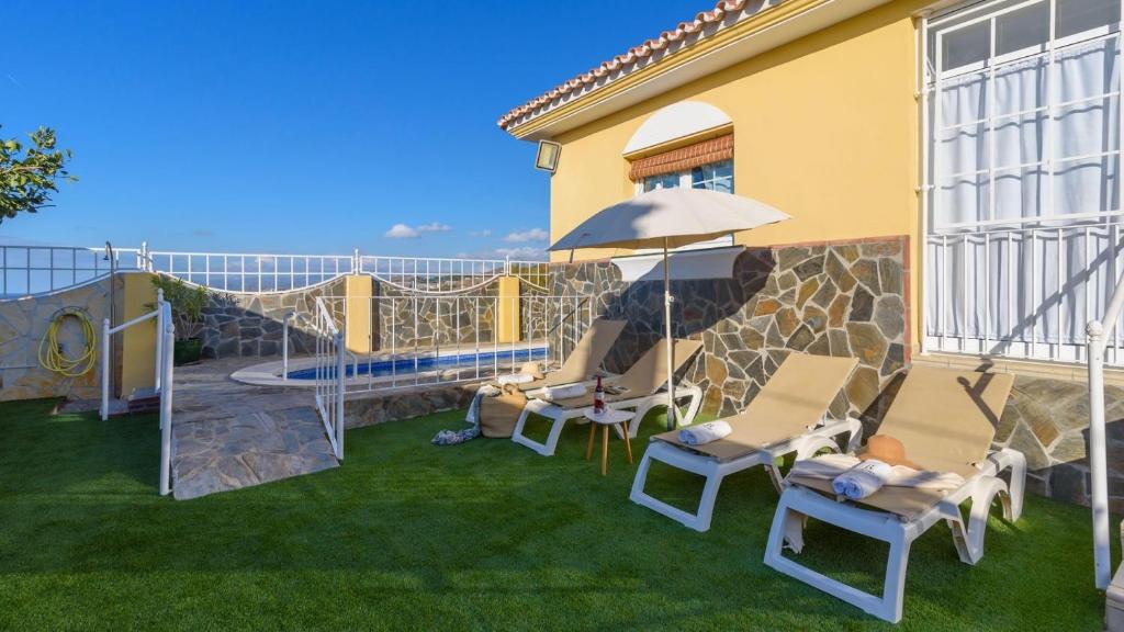 Bazén v ubytovaní Casa Layda Torrox by Ruralidays alebo v jeho blízkosti