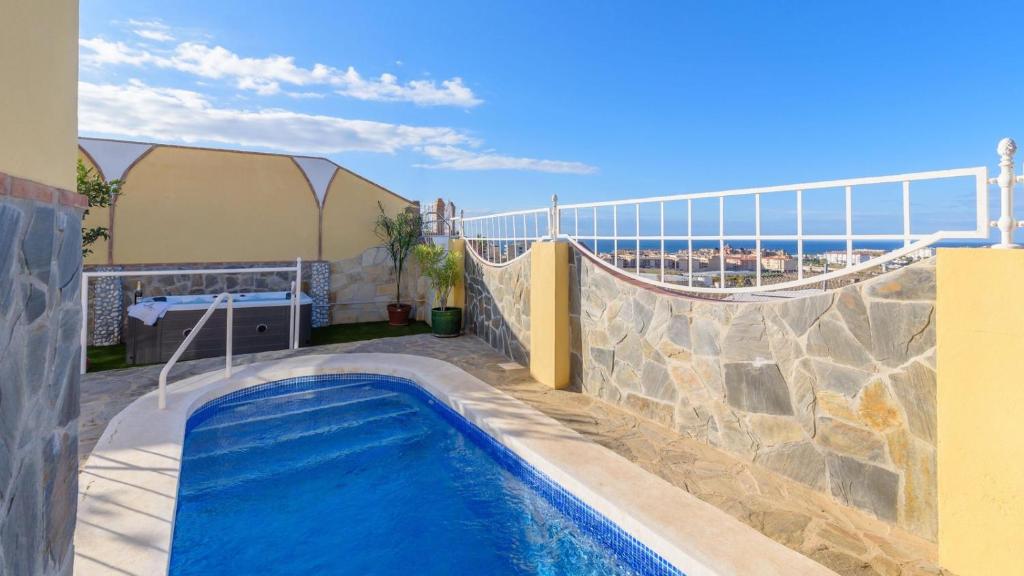 Bazén v ubytovaní Casa Layda Torrox by Ruralidays alebo v jeho blízkosti
