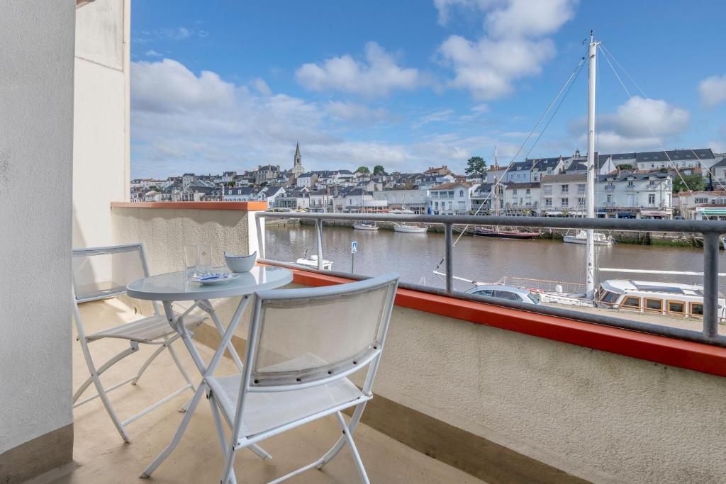 En balkon eller terrasse på Sur le quai de Pornic, Appartement pour 4
