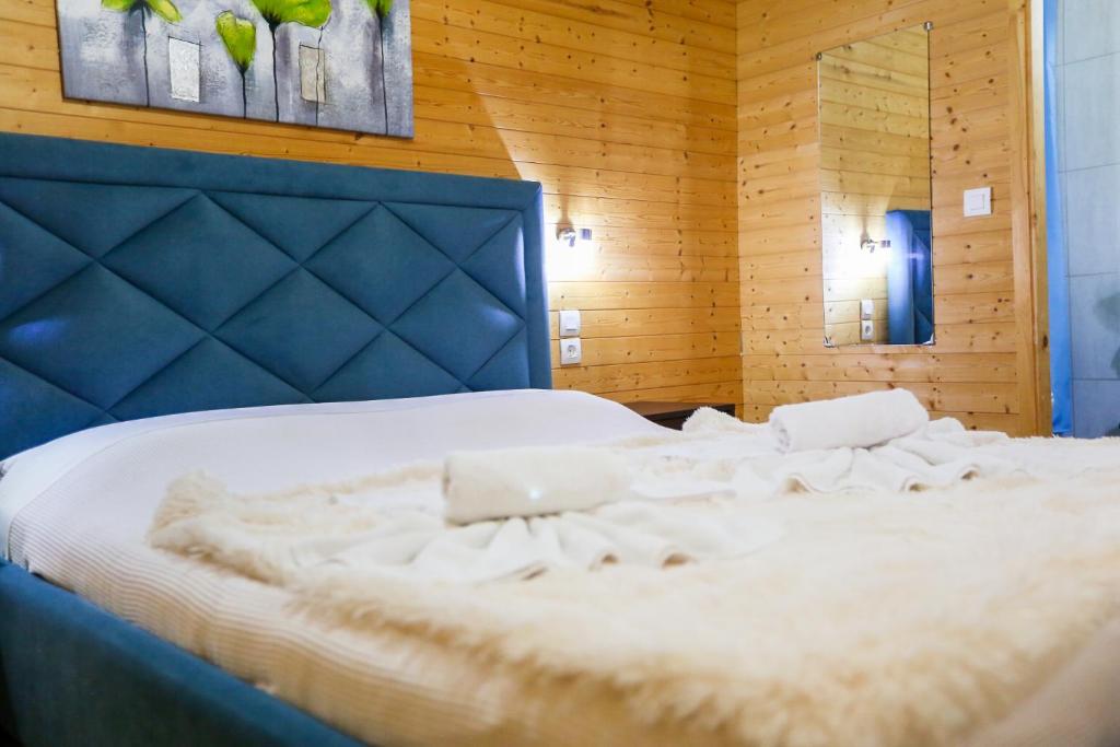 Ein Bett oder Betten in einem Zimmer der Unterkunft Holiwood