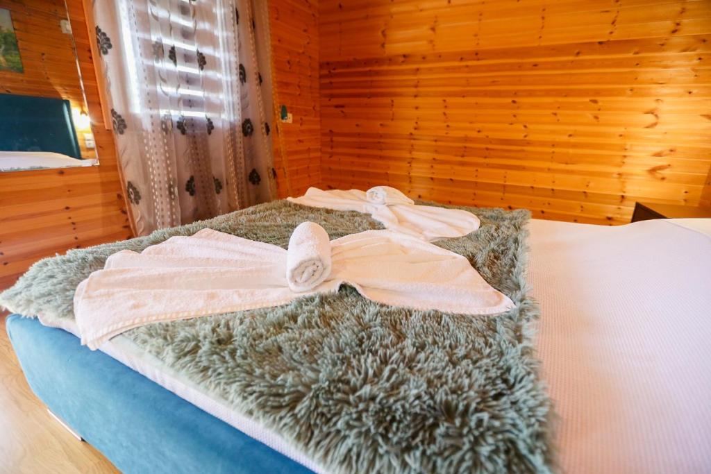 Ein Bett oder Betten in einem Zimmer der Unterkunft Holiwood