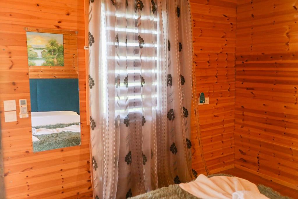 Ein Bett oder Betten in einem Zimmer der Unterkunft Holiwood