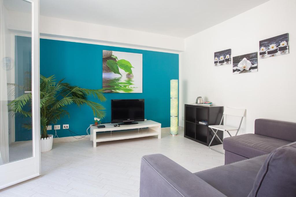 A television and/or entertainment centre at Mondello Suites FLH - Gorgonia