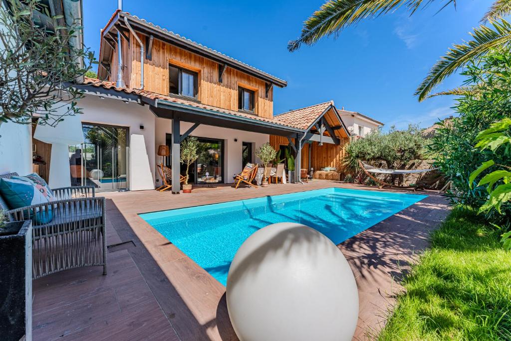 Bazén v ubytování Villa avec Piscine La Teste de Buch nebo v jeho okolí