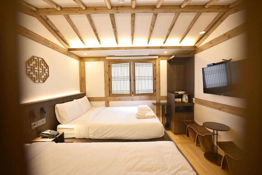 Hanok Hote…