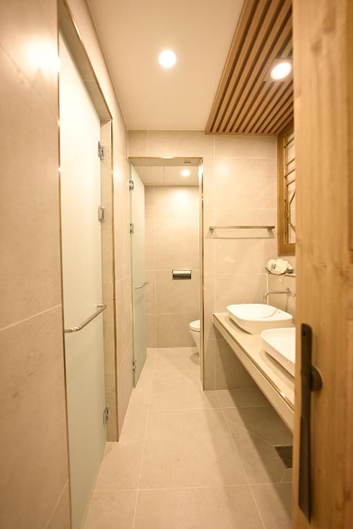 Ein Badezimmer in der Unterkunft Hanok Hotel DAAM Seoul