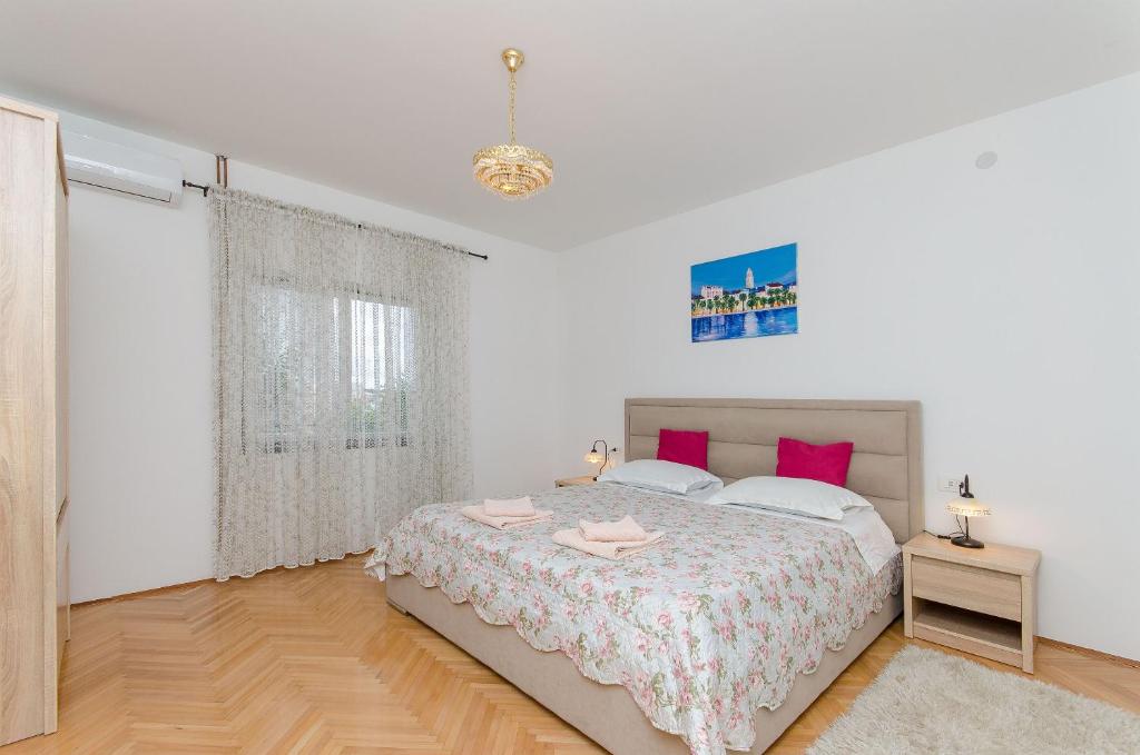 Posteľ alebo postele v izbe v ubytovaní Apartment Ana with private pool
