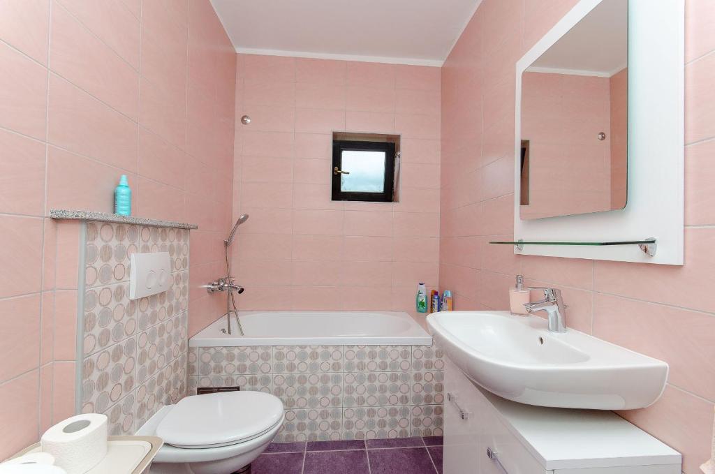 Kúpeľňa v ubytovaní Apartment Ana with private pool