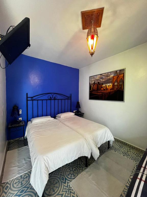 Postel nebo postele na pokoji v ubytování Riad Tassili Chaouen