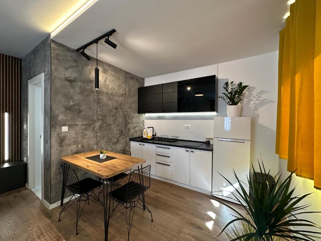 Kuchyň nebo kuchyňský kout v ubytování Central studio apartment