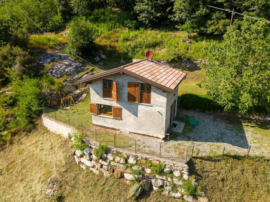 an aerial view of a small house in a field at Casa Scingai in Bellano