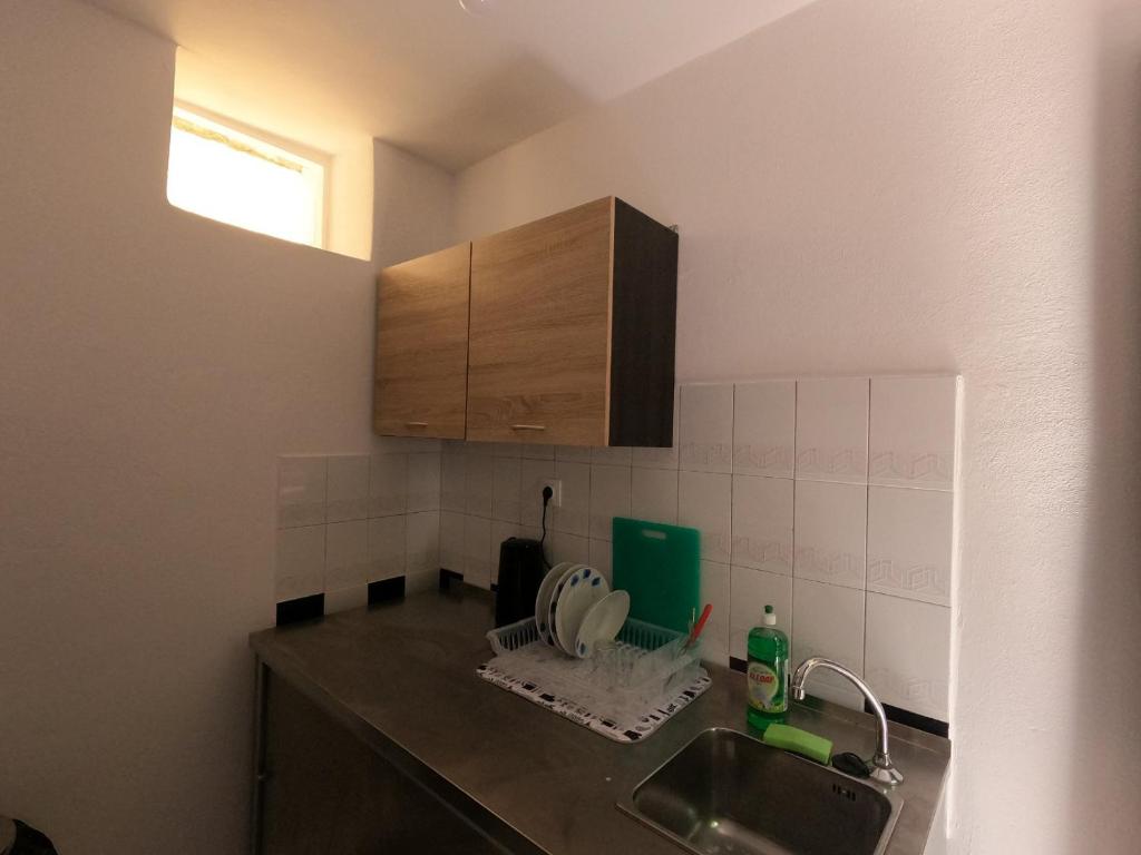 Rhodes Youth Hostel - 4