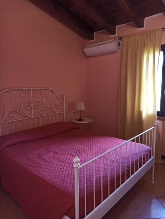A bed or beds in a room at Omas Haus