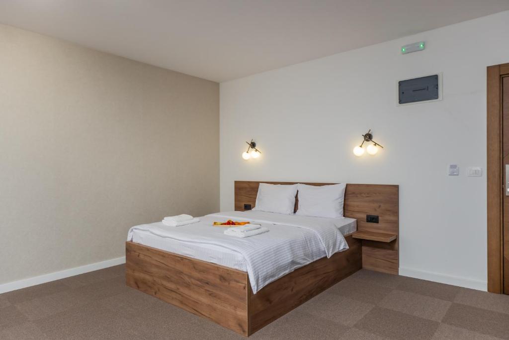 Ein Bett oder Betten in einem Zimmer der Unterkunft Apart & Spa Beganovic