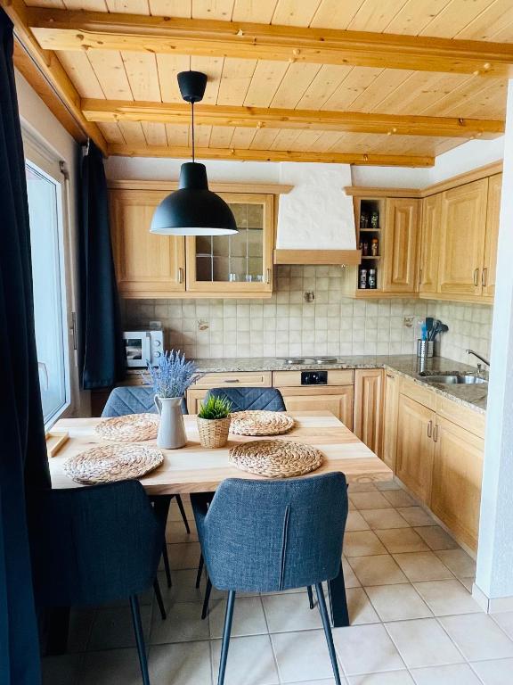 Kuchyň nebo kuchyňský kout v ubytování Ferienwohnung Gemmiblick