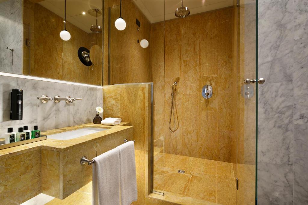 Koupelna v ubytování Floren Hotel