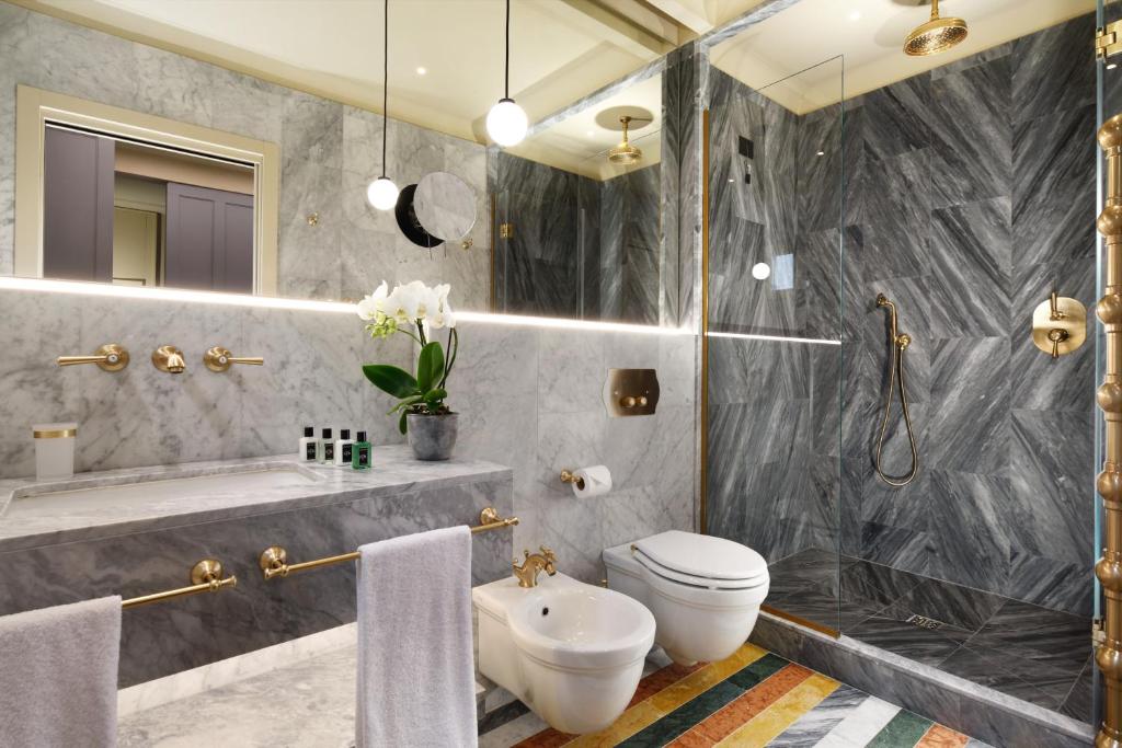Koupelna v ubytování Floren Hotel