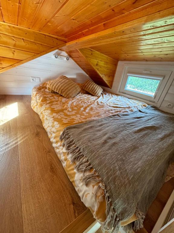 Postel nebo postele na pokoji v ubytování Prullenbos Tiny Nutz Nest