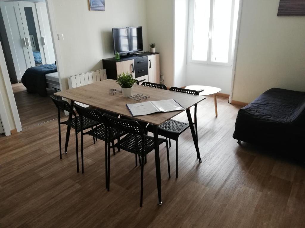 Appart-alma - Two-Bedroom Apartment