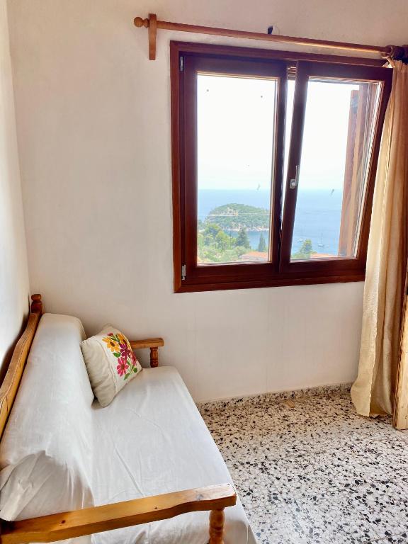 a bedroom with a bed and a window at Betsanis Stafylos Apartments in Stafylos