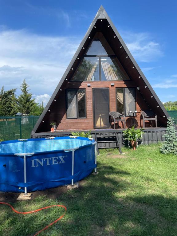 Bazén v ubytování eco house WALKOTI nebo v jeho okolí