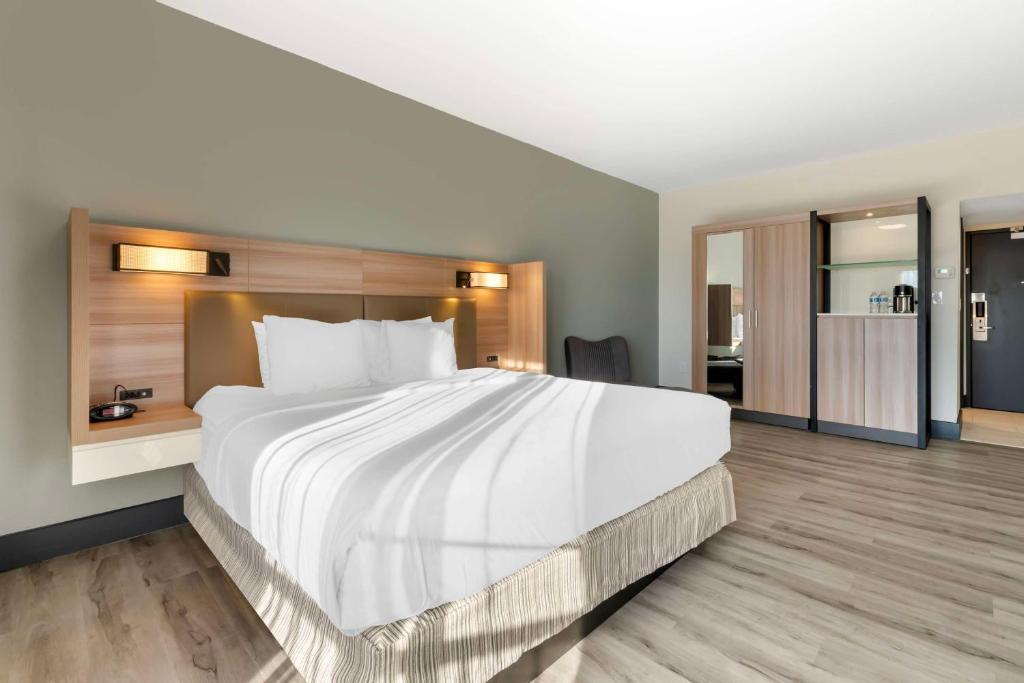 a large white bed in a hotel room at Best Western Plus Atlanta Airport East in Atlanta