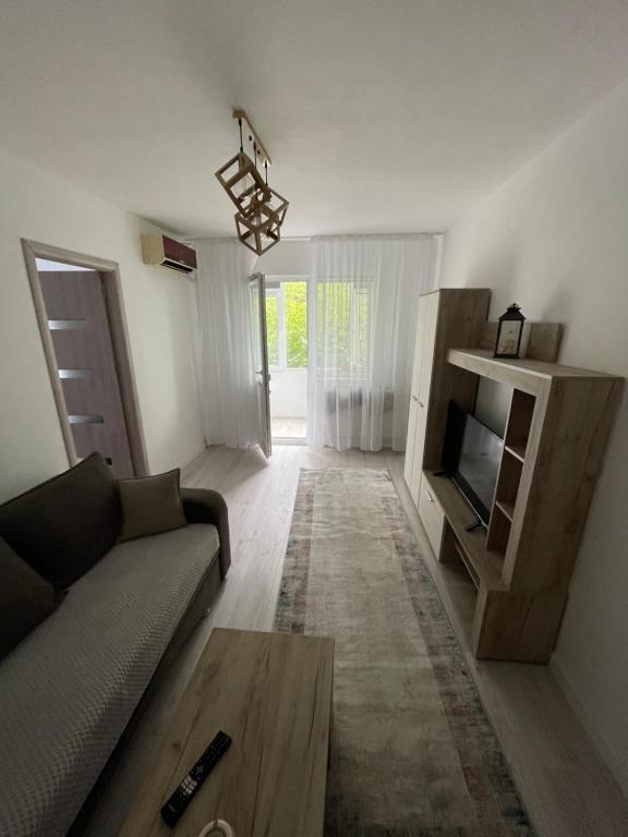 a living room with a couch and a television at Apartament Wave in Constanţa