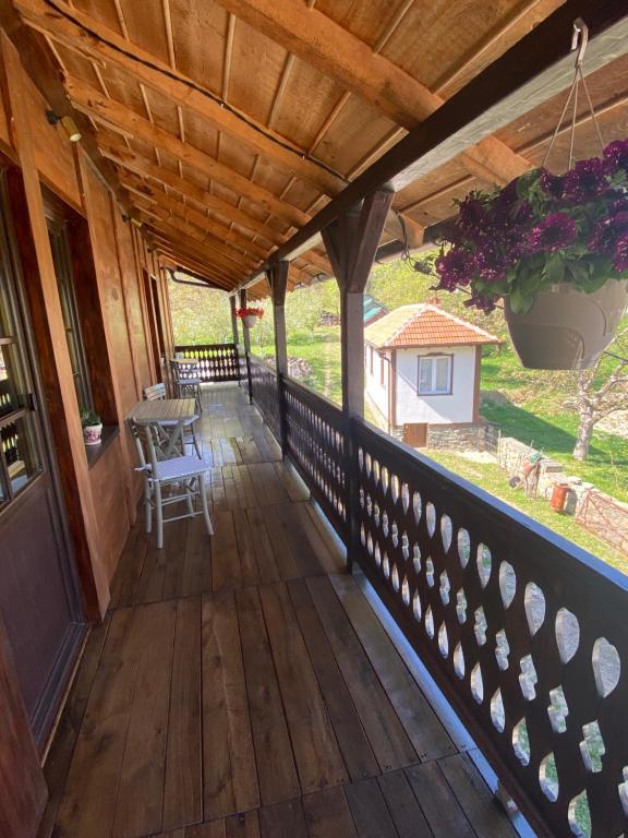 Balkón nebo terasa v ubytování Miletića čardak Ribarska Banja